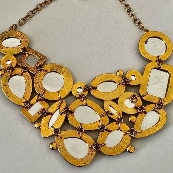 Rectangular gold tone geometric statement necklace - Picture 7 of 9